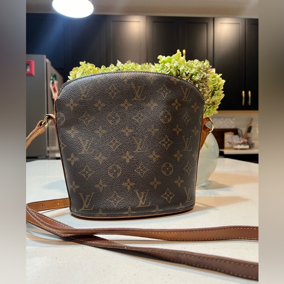 Vintage Authentic Louis Vuitton Crossbody Bucket Purse - Picture 6 of 16